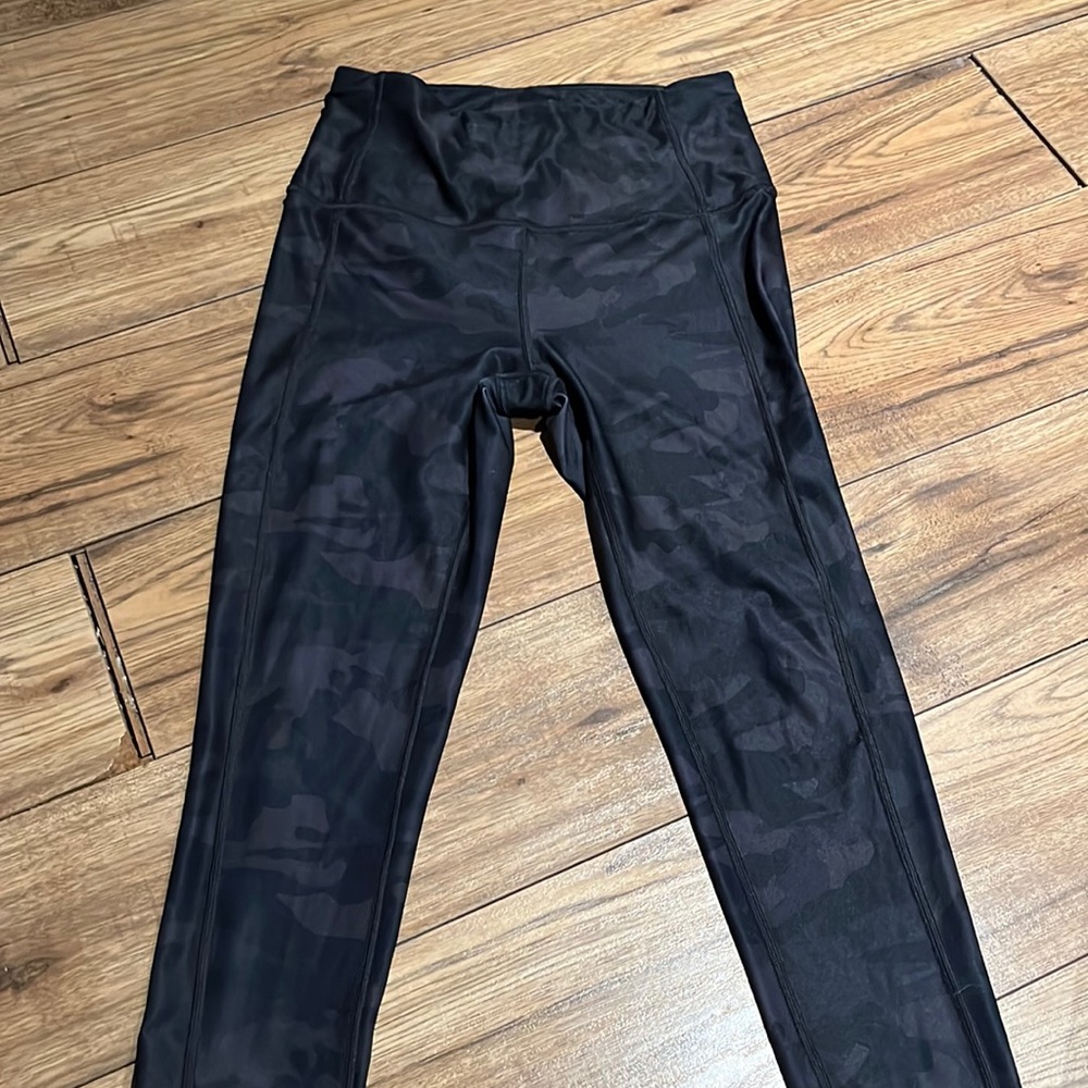 Black camo print leggings